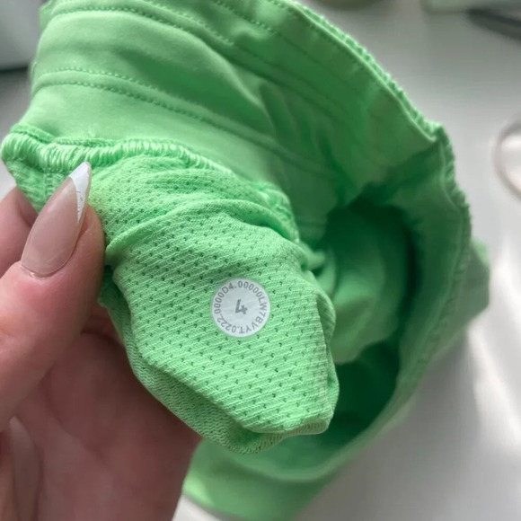 Lululemon Hotty Hot High-Rise Short 4" *Special  Edition Scream Green Light Size - Picture 9 of 9